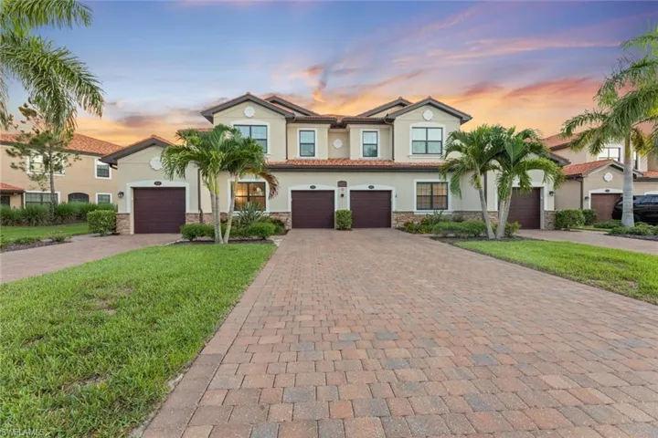 View of front of house with single car garage