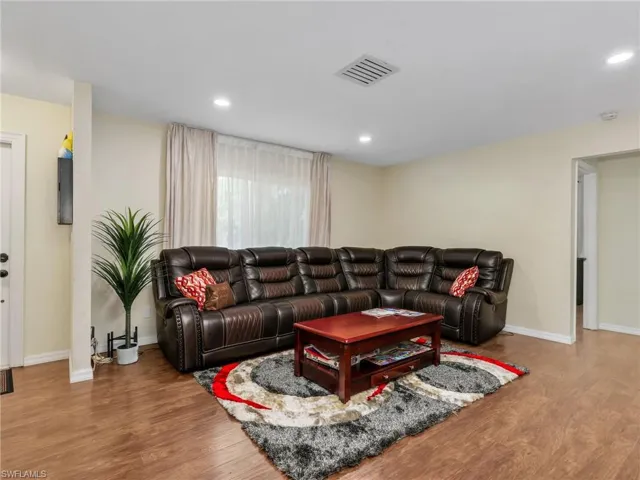5512 25th Pl Sw, Naples, Florida 34116