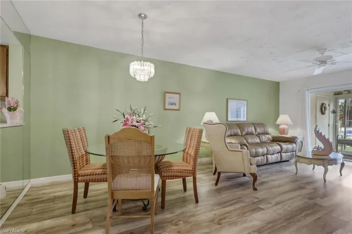 1025  Foxfire  LN, Naples, FL 34104
