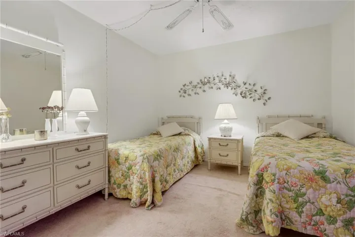 1025  Foxfire  LN, Naples, FL 34104