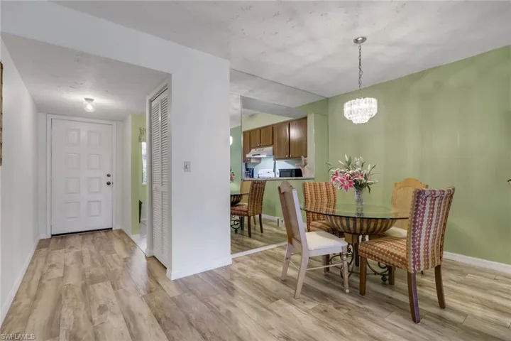 1025  Foxfire  LN, Naples, FL 34104