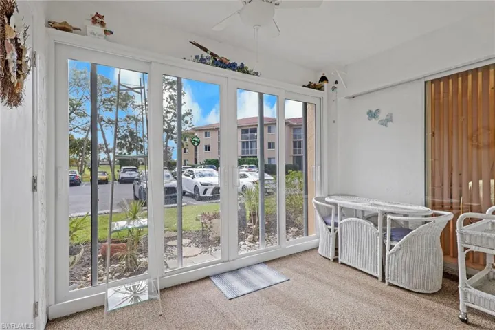 1025  Foxfire  LN, Naples, FL 34104