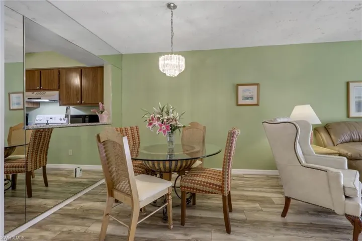 1025  Foxfire  LN, Naples, FL 34104