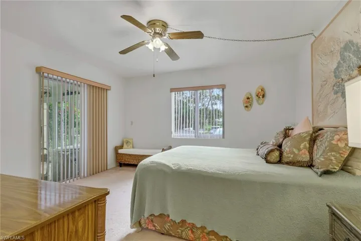 1025  Foxfire  LN, Naples, FL 34104