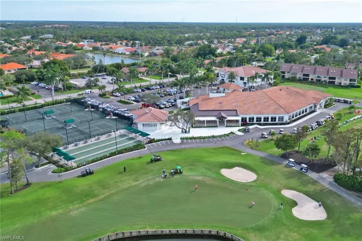 1025  Foxfire  LN, Naples, FL 34104