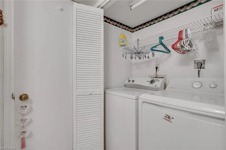 1025  Foxfire  LN, Naples, FL 34104