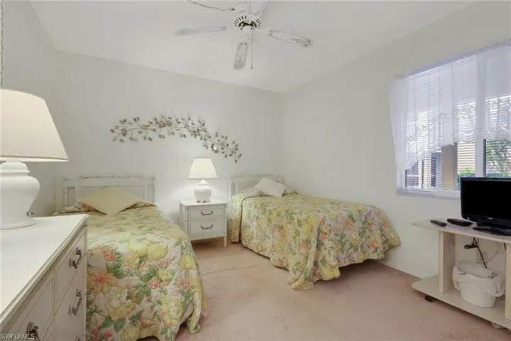 1025  Foxfire  LN, Naples, FL 34104