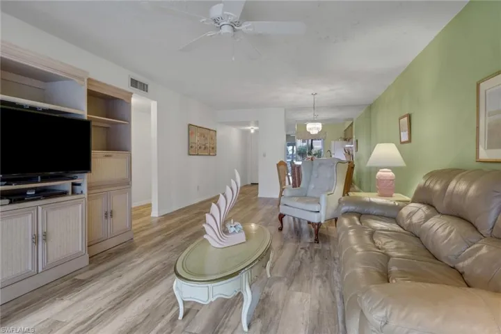 1025  Foxfire  LN, Naples, FL 34104