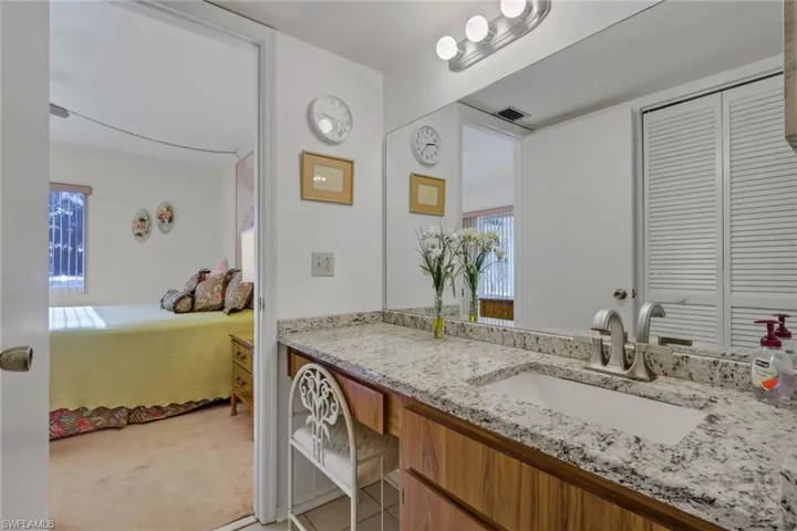 1025  Foxfire  LN, Naples, FL 34104