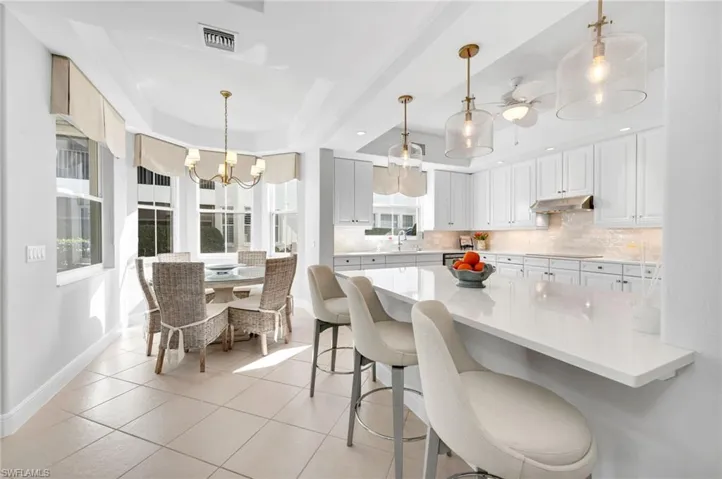 Eat-in Kitchen