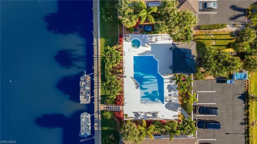 Aerial View/Pool