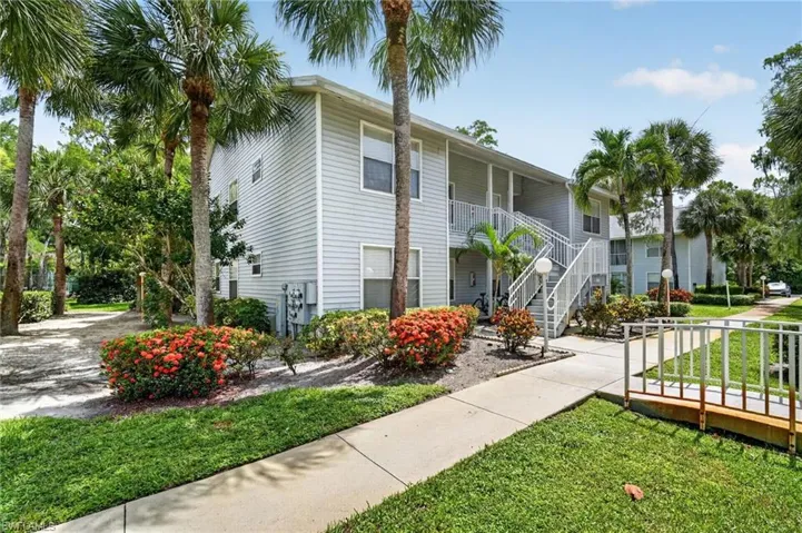 1915 Courtyard Way 202, Naples, Florida 34112