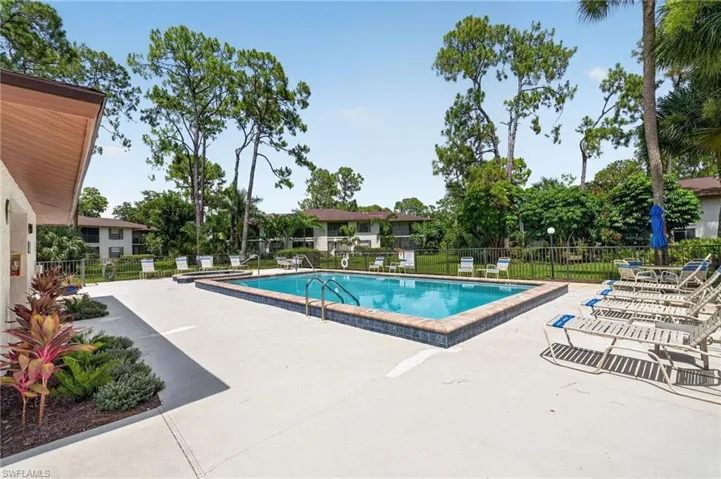 1915 Courtyard Way 202, Naples, Florida 34112