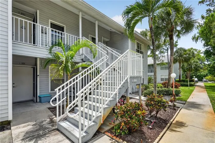 1915 Courtyard Way 202, Naples, Florida 34112