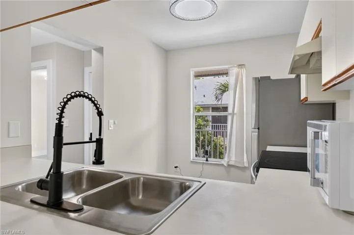 1915 Courtyard Way 202, Naples, Florida 34112