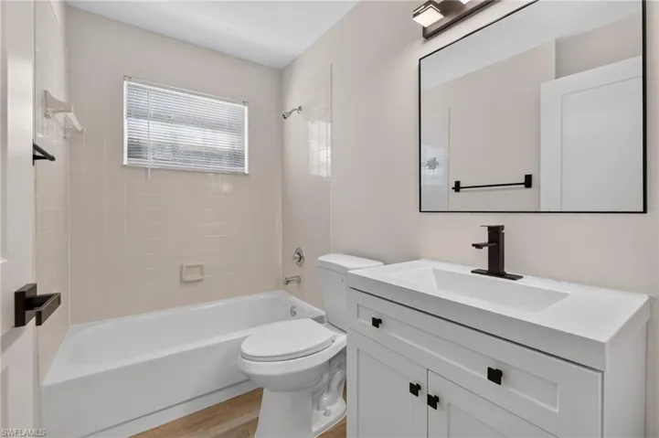 1915 Courtyard Way 202, Naples, Florida 34112