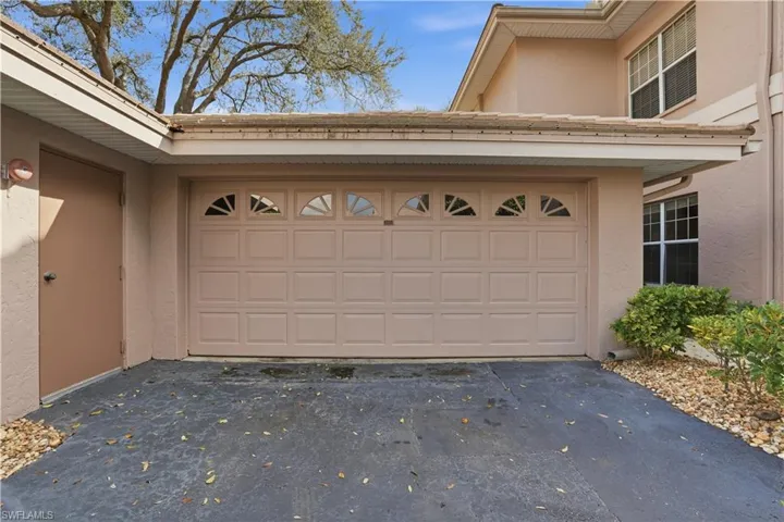 Detached 2 car garage.