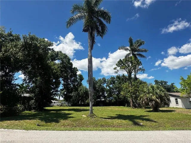 200  Rose  ST, North Fort Myers, FL 33903