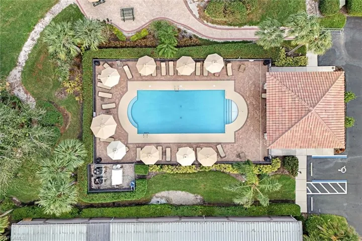 Lovely with ample space and umbrellas for guests!