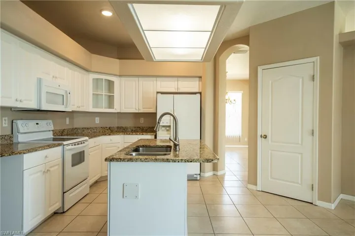 1721 SW 10th AVE, CAPE CORAL FL 33991