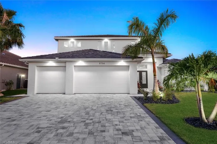 View of front of house featuring a yard and a garage