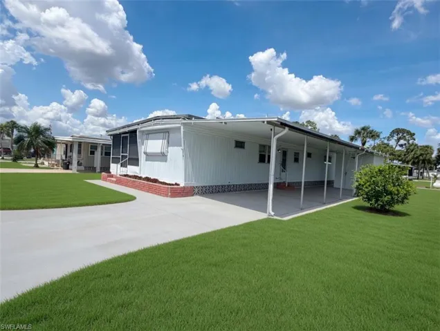 514  Blossom  CT, North Fort Myers, FL 33917