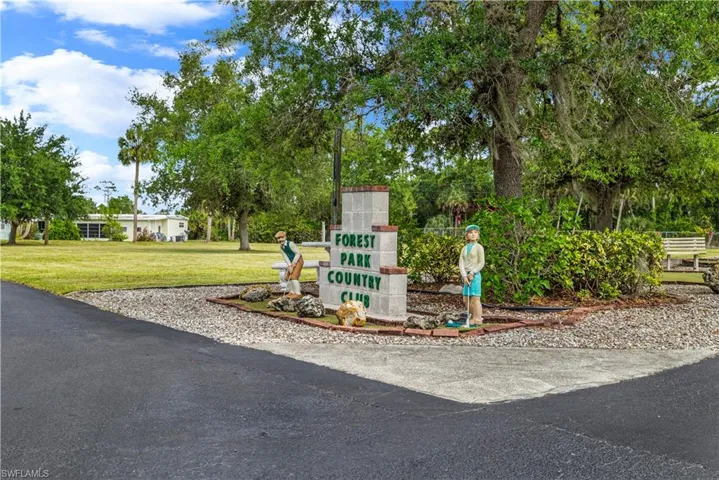 514  Blossom  CT, North Fort Myers, FL 33917