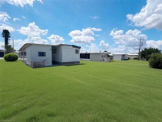 514  Blossom  CT, North Fort Myers, FL 33917