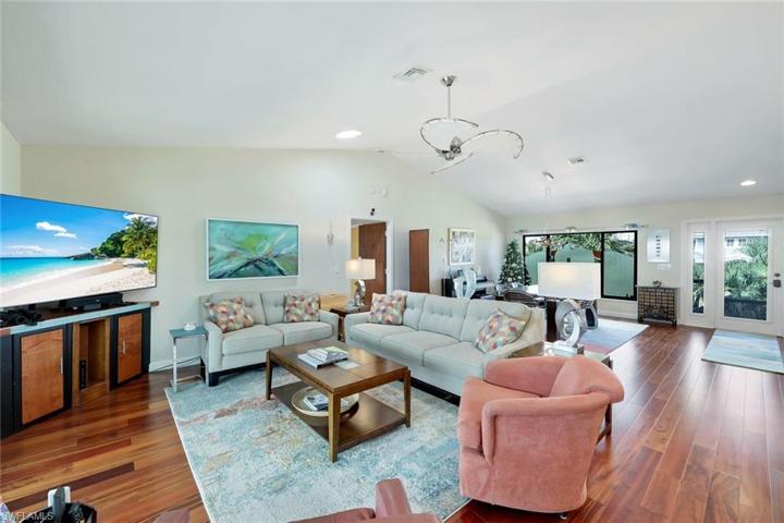 332  Flamingo  AVE, Naples, FL 34108