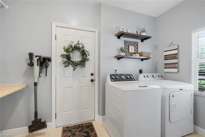 1130 Nw 14th Ter, Cape Coral, Florida 33993