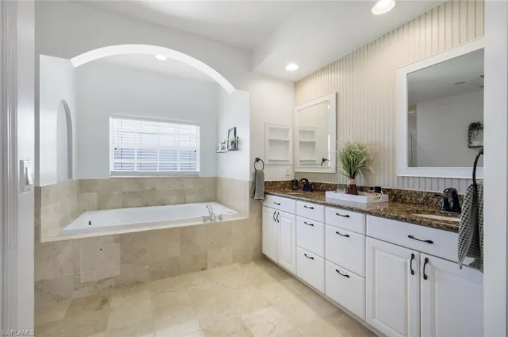 1130 Nw 14th Ter, Cape Coral, Florida 33993