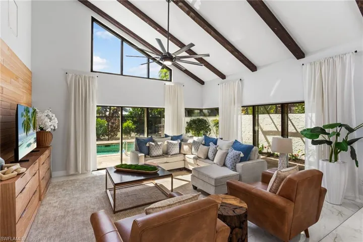 Vaulted ceilings!