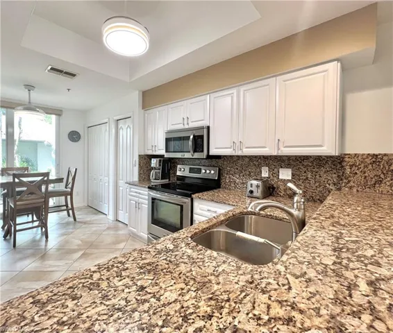 8580  Naples Heritage  DR, Naples, FL 34112