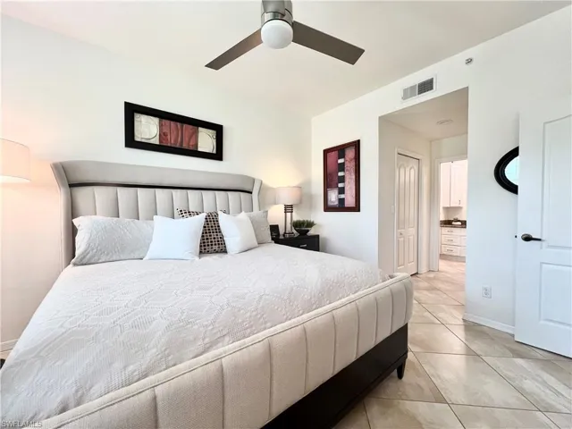 8580  Naples Heritage  DR, Naples, FL 34112