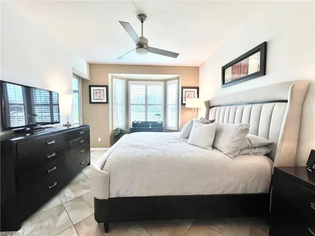 8580  Naples Heritage  DR, Naples, FL 34112