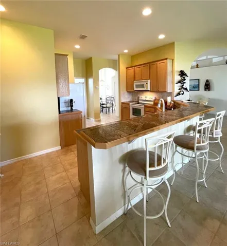 Breakfast bar seating for 5-6