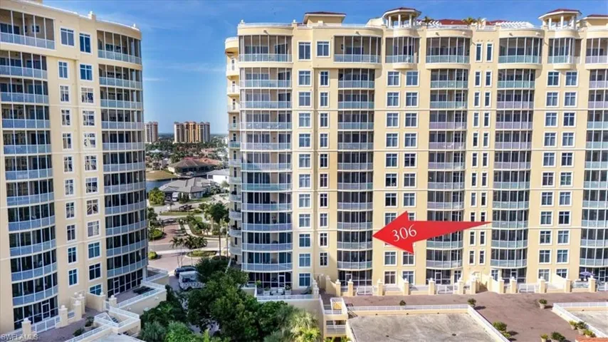 View of apartment building / complex