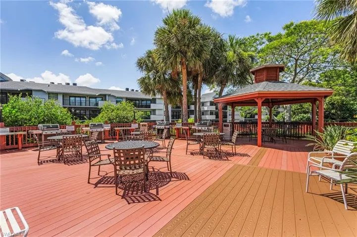 600  Neapolitan  WAY, Naples, FL 34103