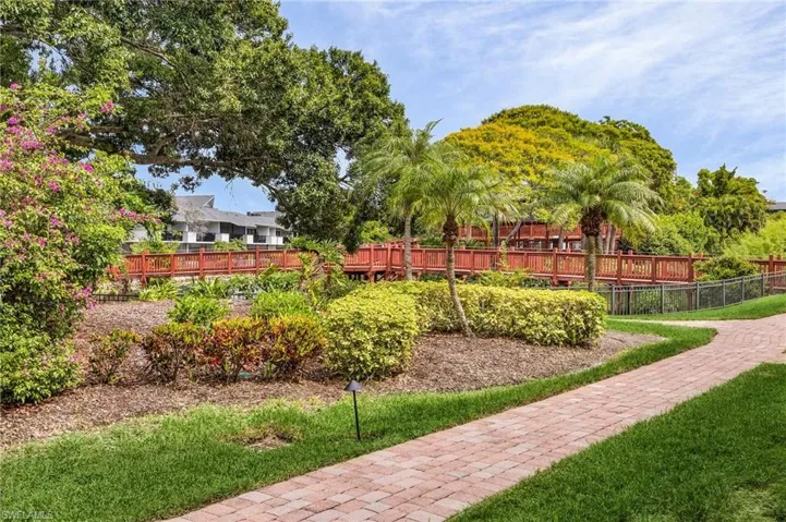 600  Neapolitan  WAY, Naples, FL 34103
