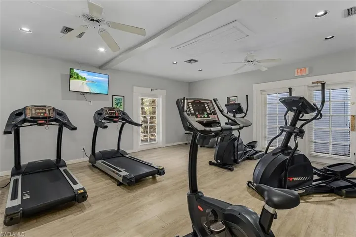 600  Neapolitan  WAY, Naples, FL 34103