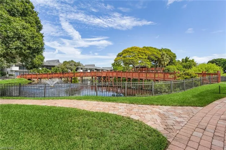 600  Neapolitan  WAY, Naples, FL 34103