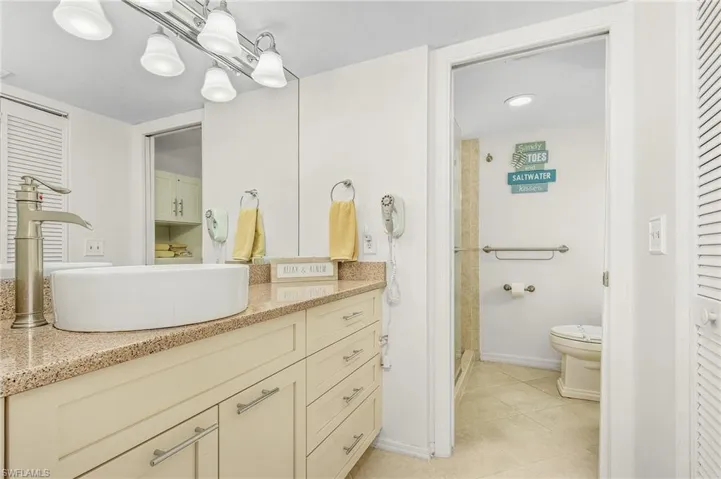 600  Neapolitan  WAY, Naples, FL 34103