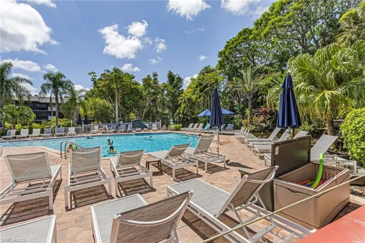 600  Neapolitan  WAY, Naples, FL 34103
