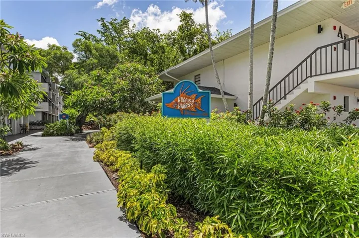 600  Neapolitan  WAY, Naples, FL 34103