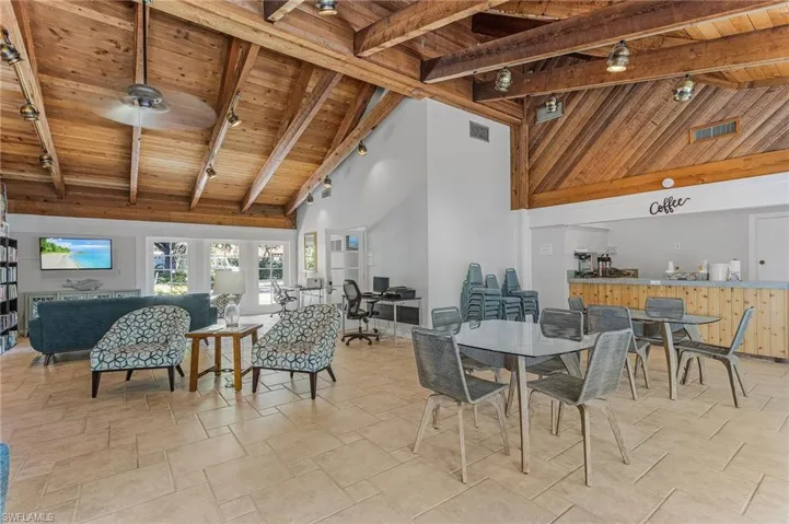 600  Neapolitan  WAY, Naples, FL 34103