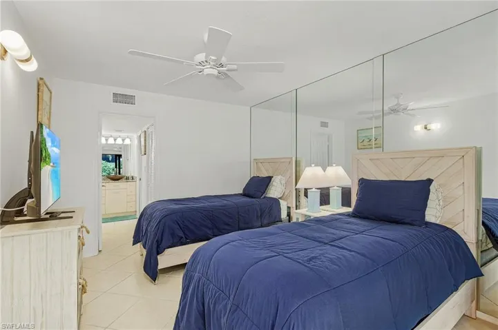 600  Neapolitan  WAY, Naples, FL 34103