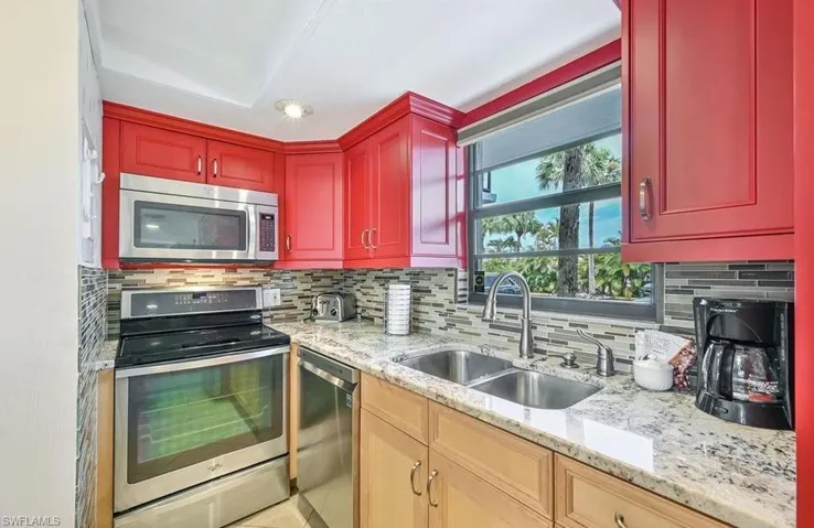 600  Neapolitan  WAY, Naples, FL 34103