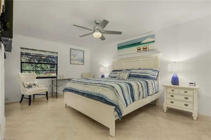 600  Neapolitan  WAY, Naples, FL 34103