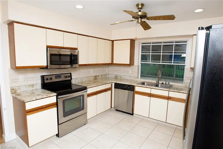 1298 Broadwater Dr, Fort Myers Fl 33919