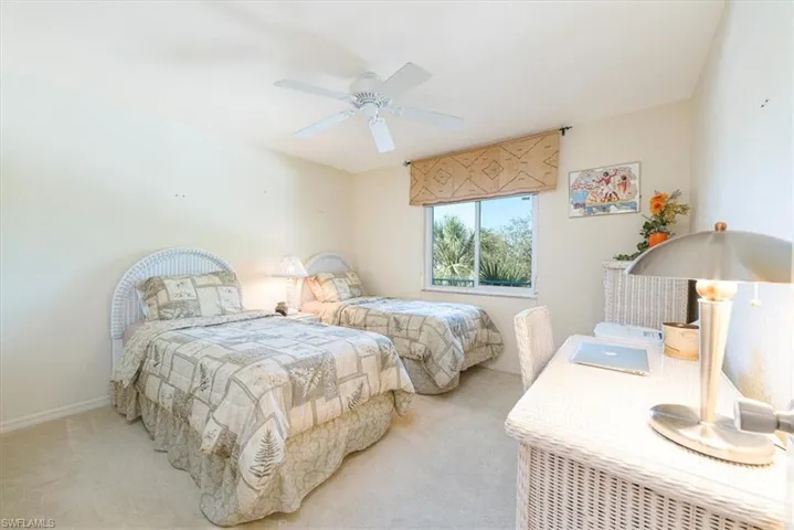 2nd Bedroom with Twin Beds